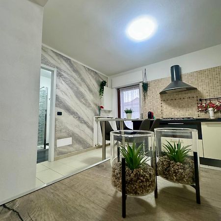 Casa Alessio - Elegante Appartamento Nel Cuore Di Cesano Maderno Exteriör bild