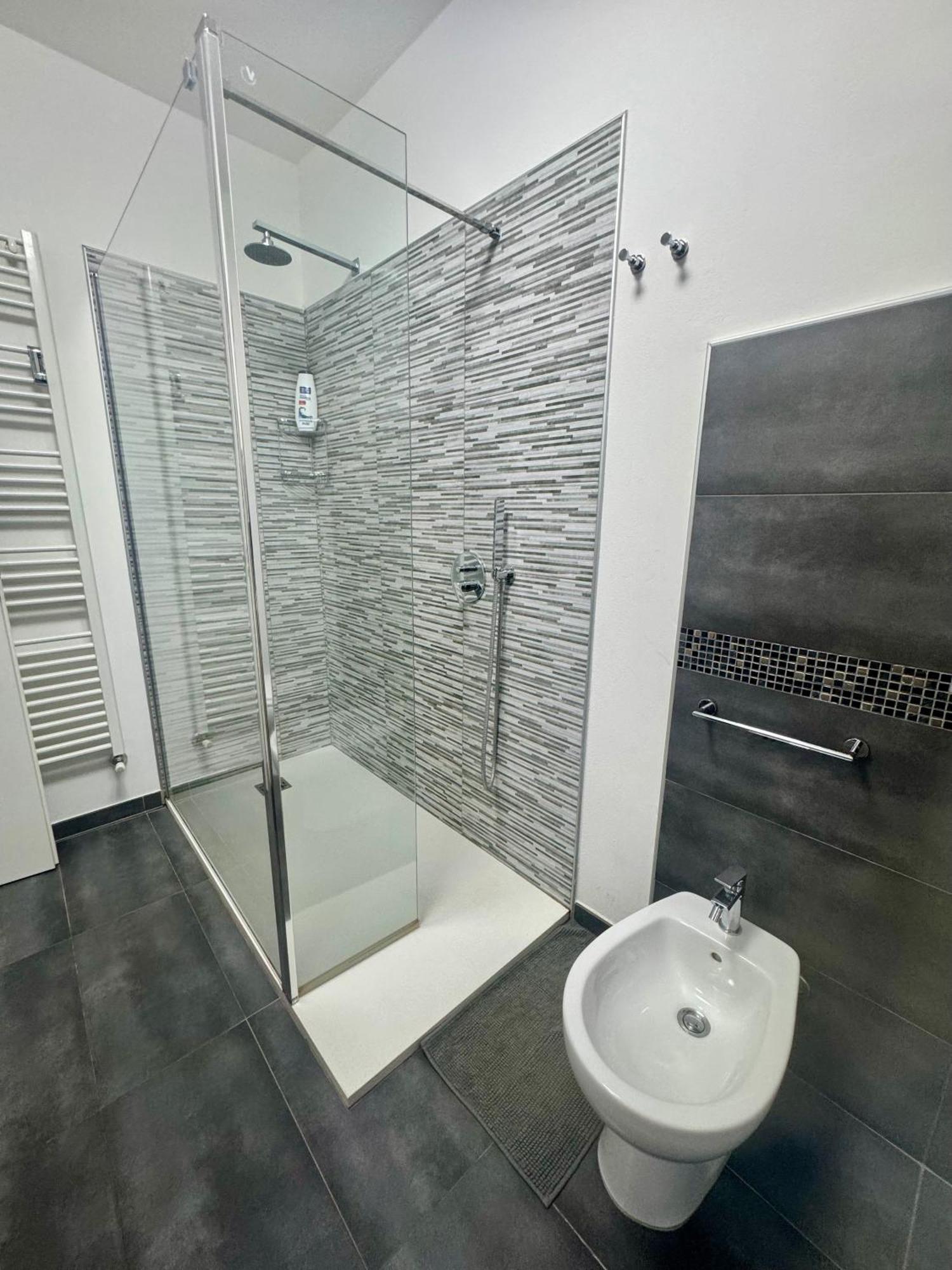 Casa Alessio - Elegante Appartamento Nel Cuore Di Cesano Maderno Exteriör bild