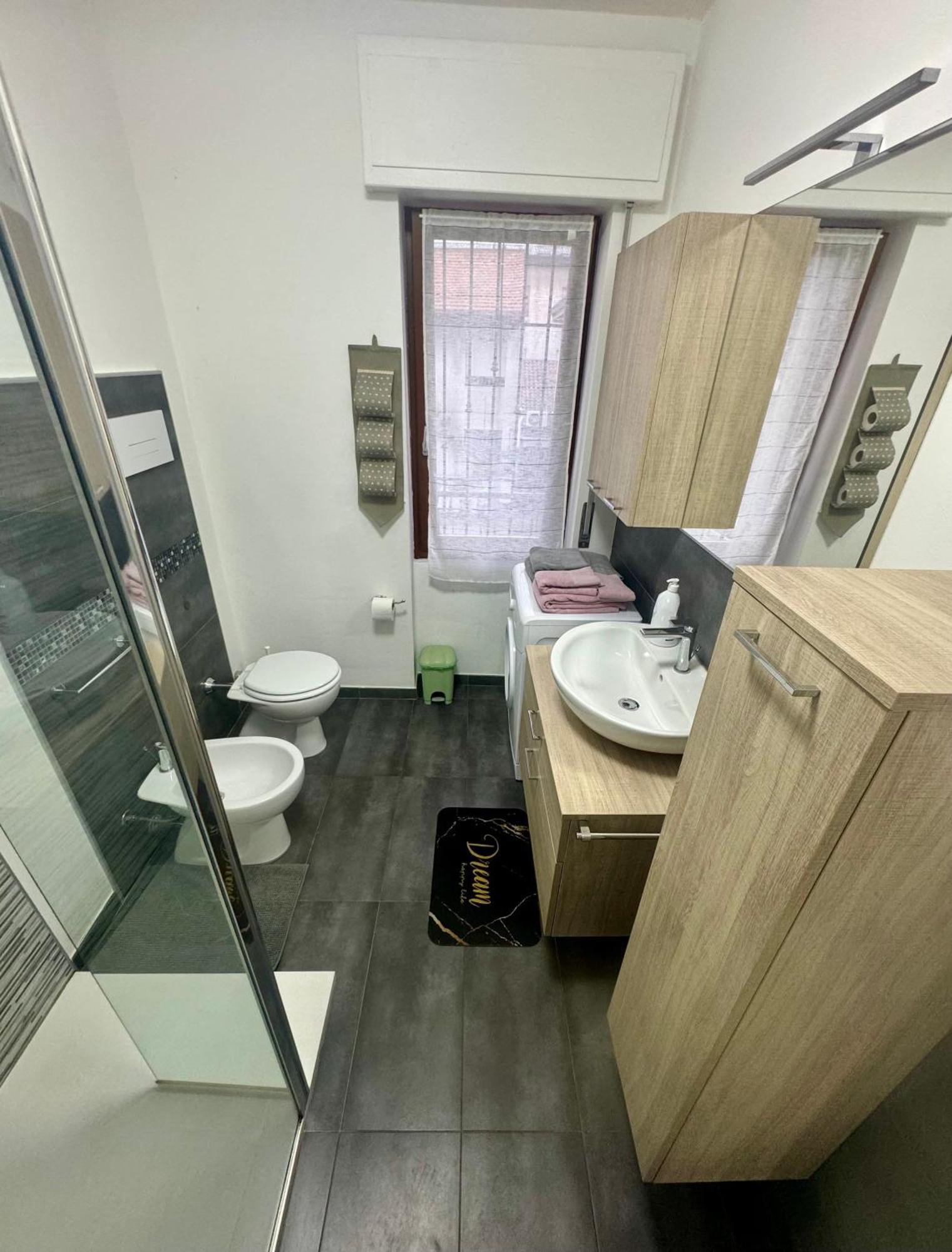 Casa Alessio - Elegante Appartamento Nel Cuore Di Cesano Maderno Exteriör bild
