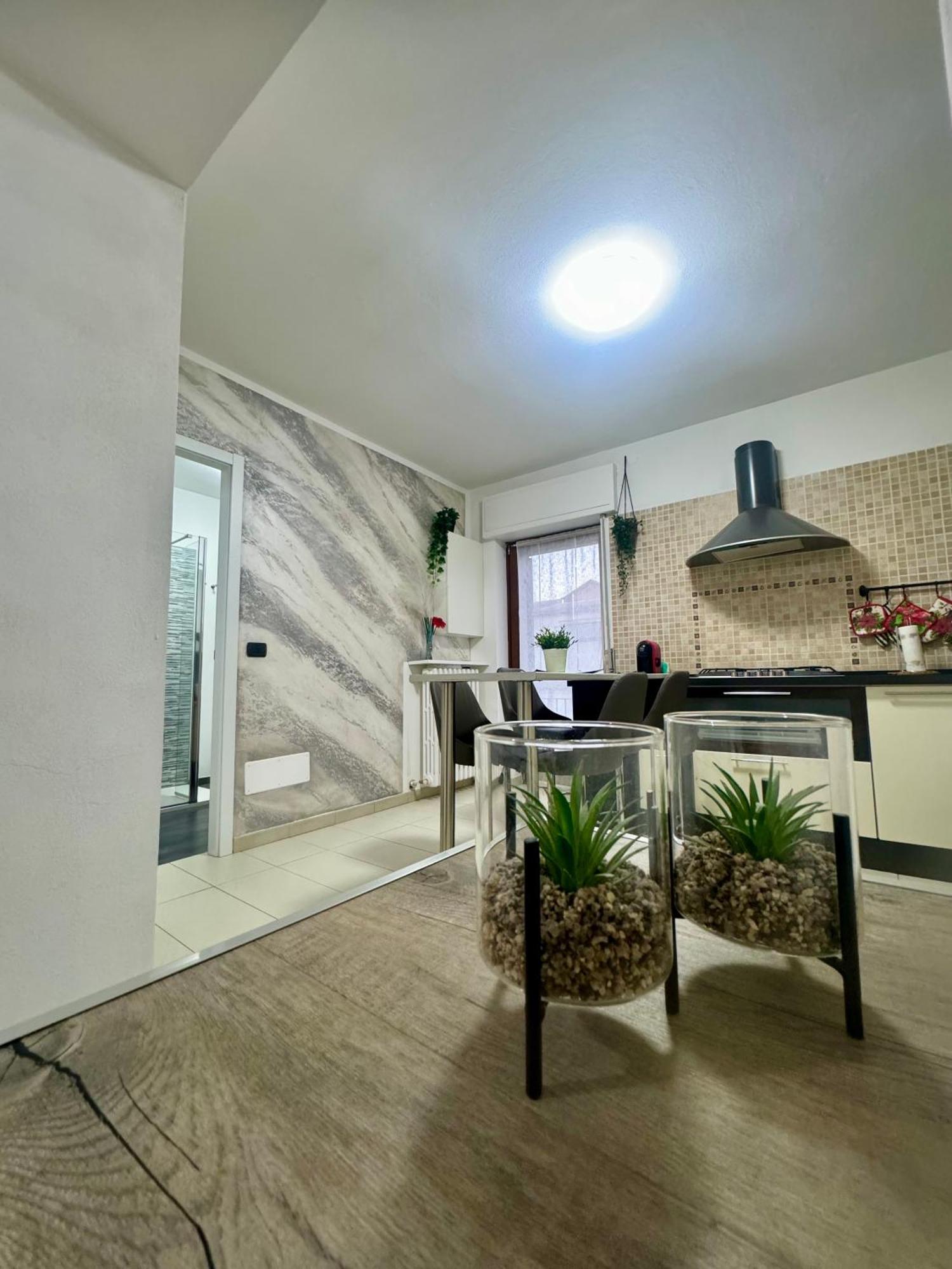 Casa Alessio - Elegante Appartamento Nel Cuore Di Cesano Maderno Exteriör bild