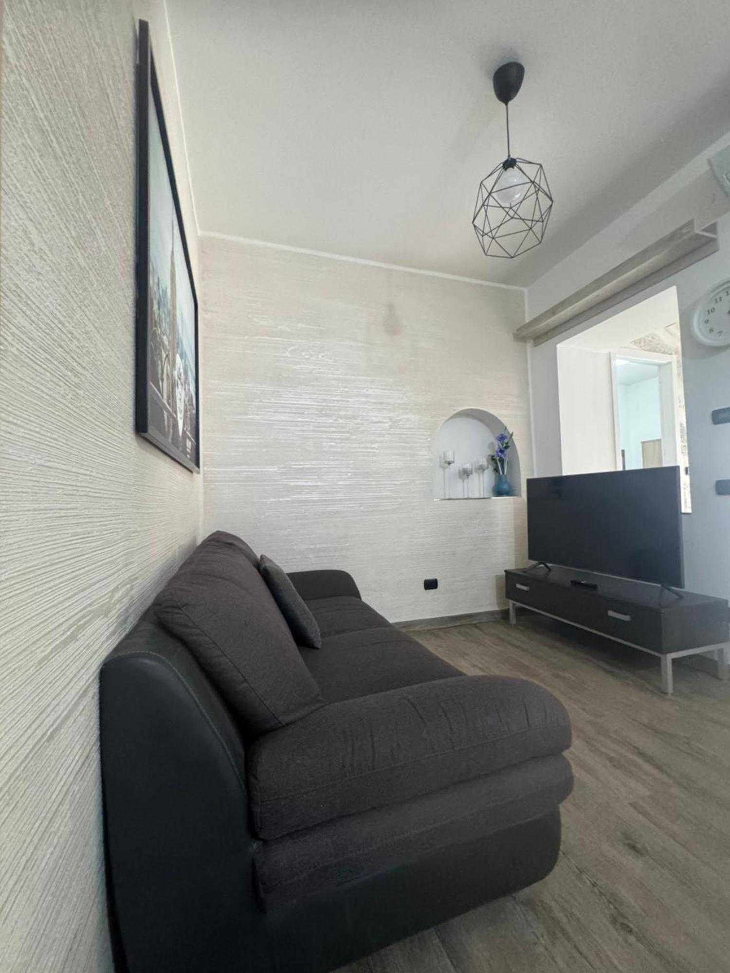 Casa Alessio - Elegante Appartamento Nel Cuore Di Cesano Maderno Exteriör bild